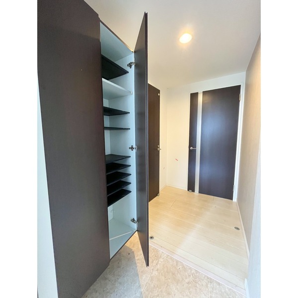 たくさんの靴が入るシューズボックス付きです