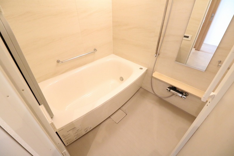 ゆったりとくつろげるバスルームです