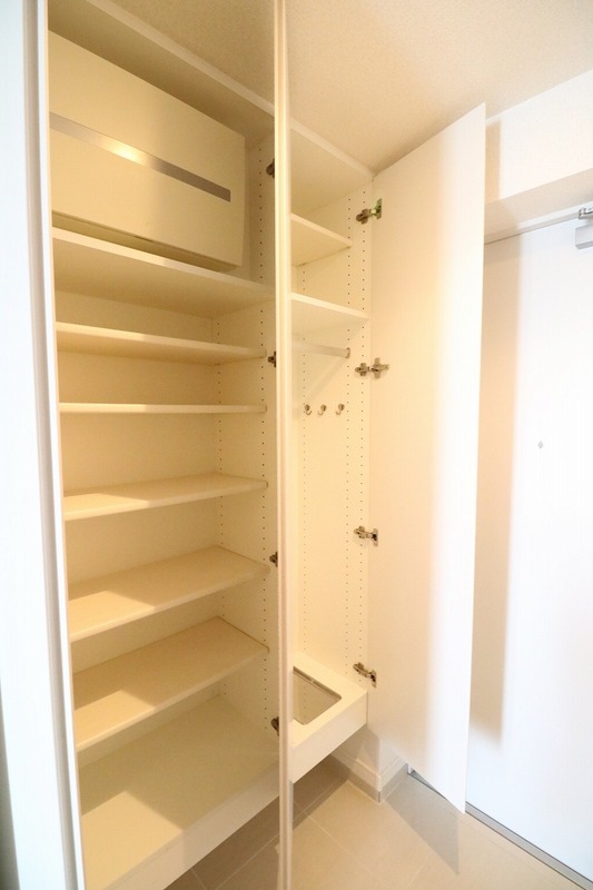 沢山の靴が収納できるシューズボックスです