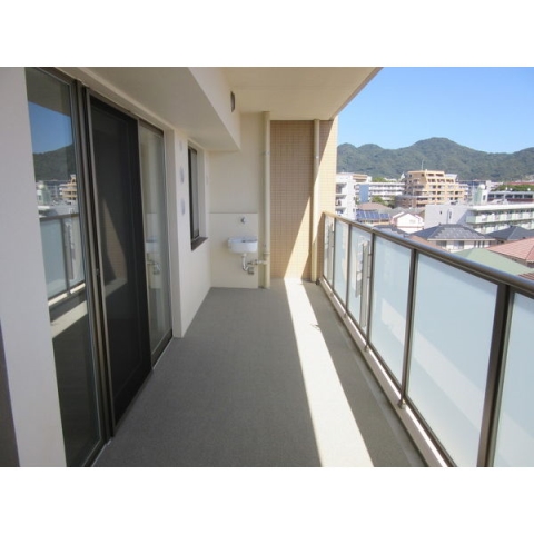 広々としたバルコニーです