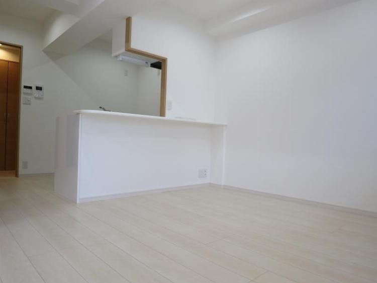 家具の配置に困らないリビングですね