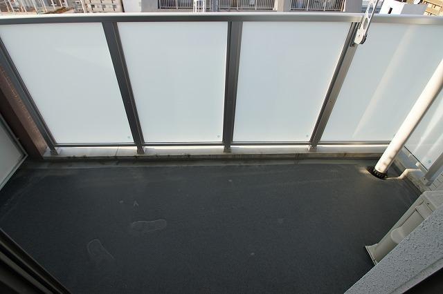 天気のいい日はこちらで洗濯物を干せます