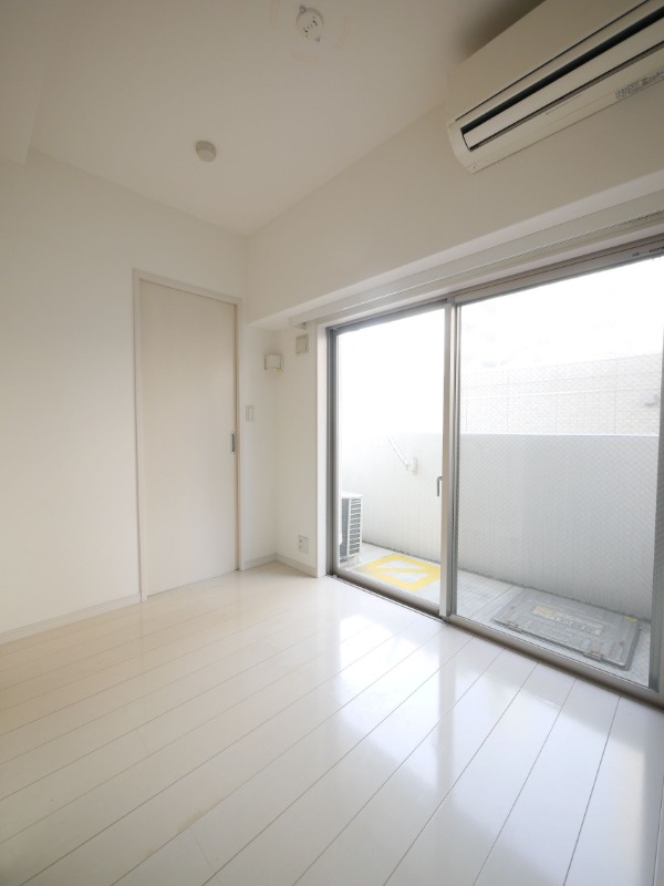 こちらは寝室です