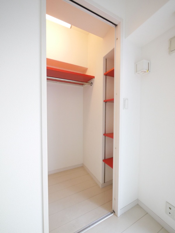 荷物の多い方でも安心のウォークインクローゼット完備