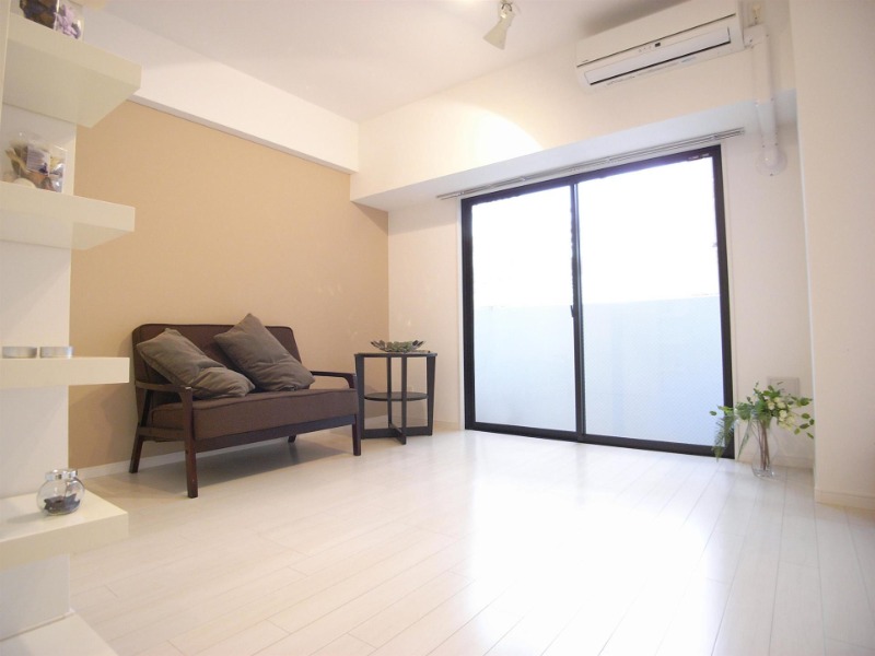 白基調の綺麗なリビングです