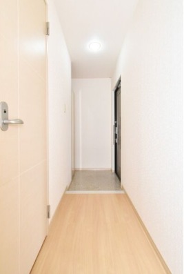 下駄箱ミラー付きです。