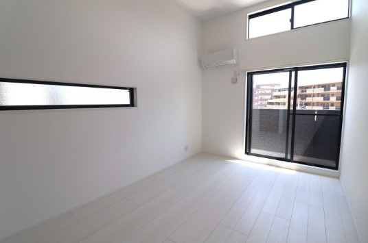 白基調の綺麗なリビングです