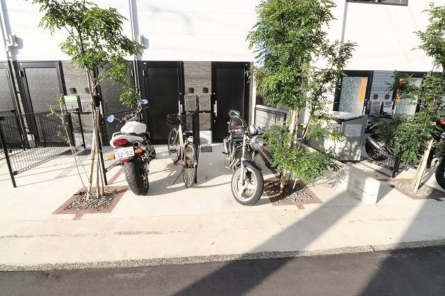 大型バイクも駐輪可能です