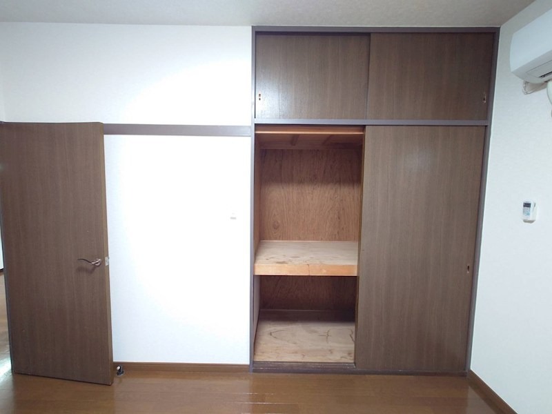 押し入れは大容量でございます。