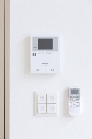 女性の方も安心のモニターフォン付き