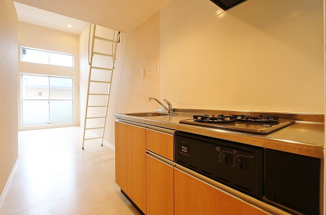 使い勝手の良さそうな大きなキッチン