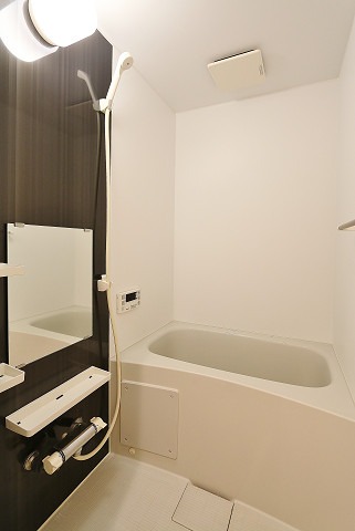 清潔感のある浴室ですね