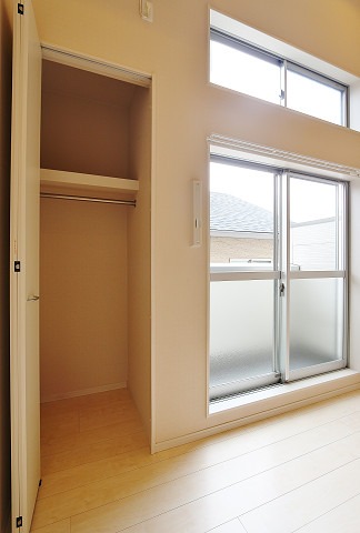 お一人暮らしでは十分な大きさのクローゼット