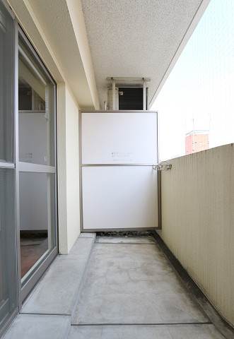 バルコニーも広く洗濯物もストレスフリー