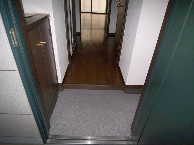 玄関にはシューズボックス有ります