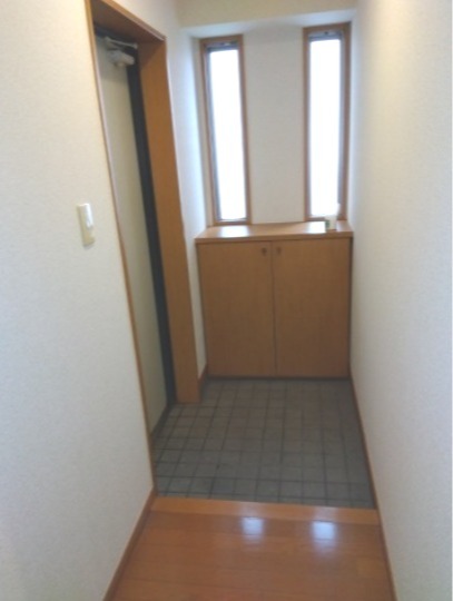 明るい玄関でお出迎え