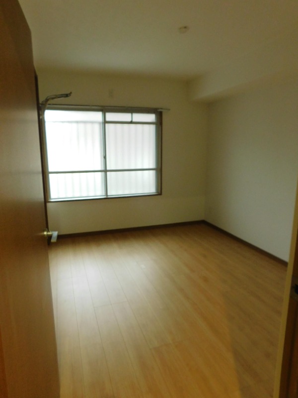 こちらは寝室にいかがでしょうか