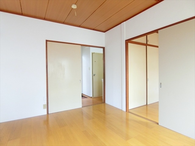 広々とした洋室です。