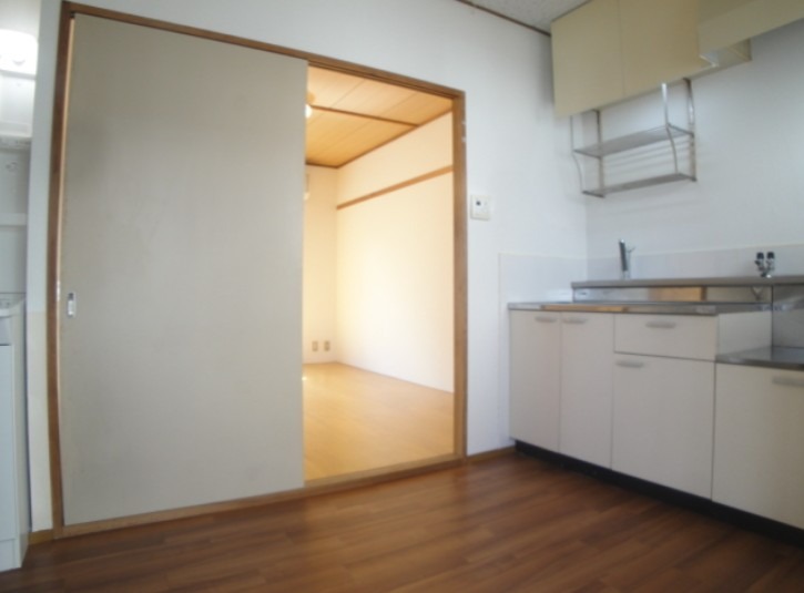 キッチン前もしっかりスぺース確保できます。