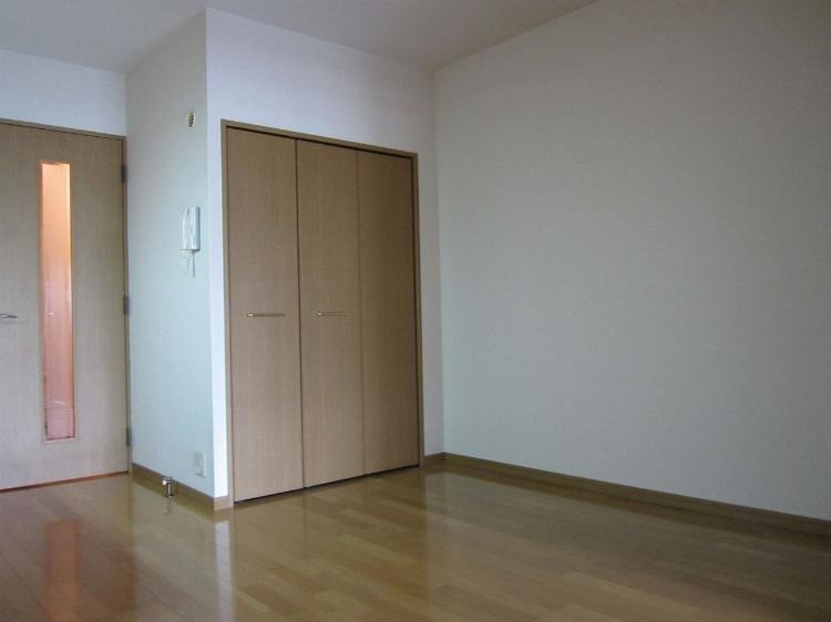 別角度から見たリビングです。