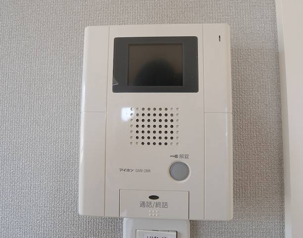 来客者がわかるモニター付きインターホンです。
