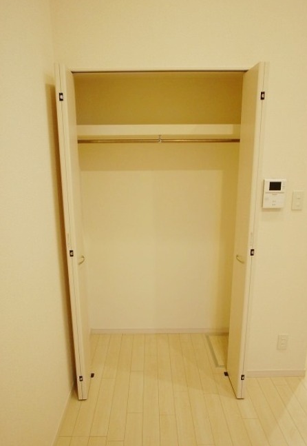 奥行きのあるクローゼットですね