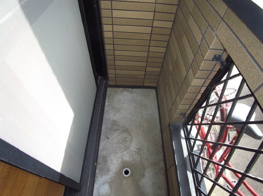 南東向きで日当たり良好なバルコニーですね