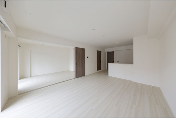 家具の配置に困らないリビングですね