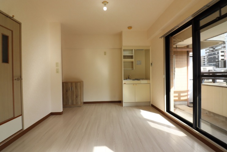 家具の配置が楽しくなるリビングですね