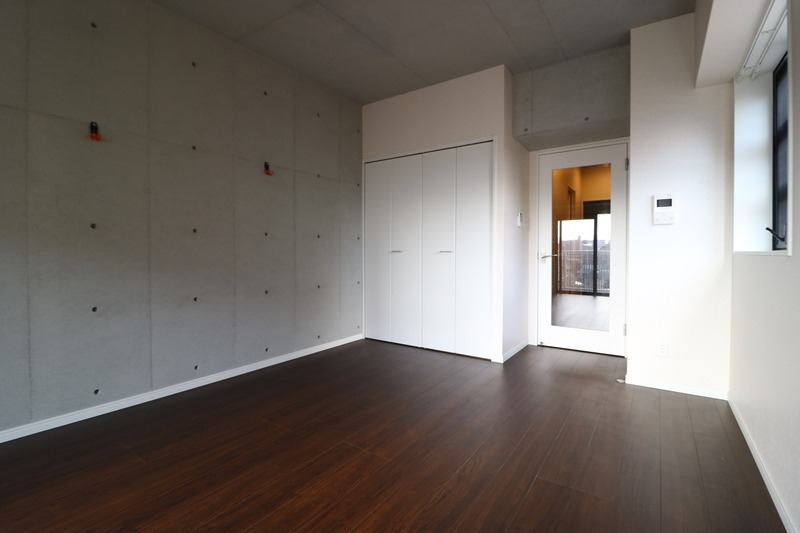 コンクリート調の壁がおしゃれですね