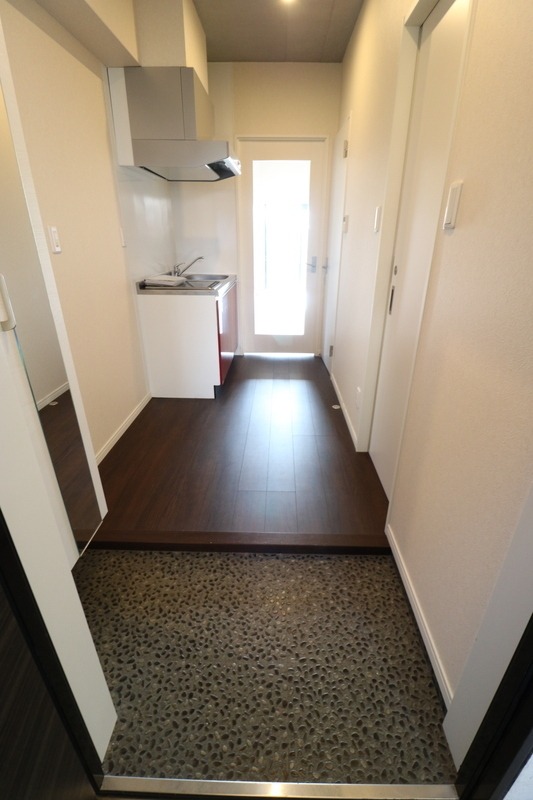 明るい玄関でお出迎え