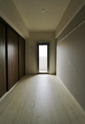 こちらは寝室にピッタリの洋室です