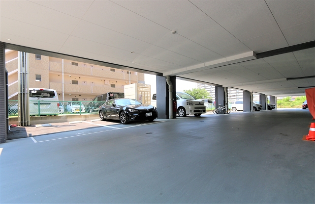 敷地内に駐車場もございます