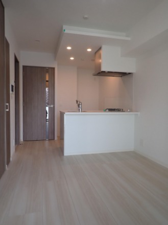 家具の配置に困らないリビングですね