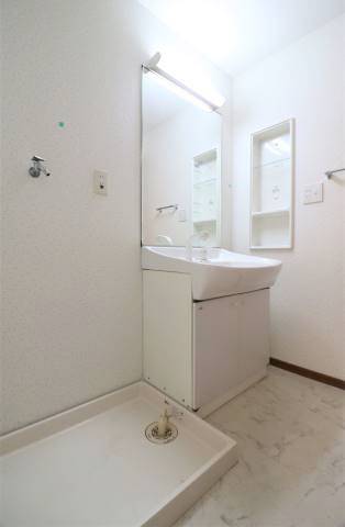 大きな独立洗面台完備です