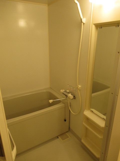 清潔感のあるバスルームで疲れを癒してください