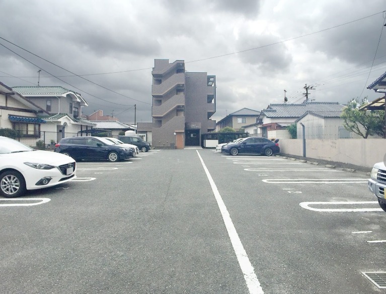 敷地内駐車場ございます