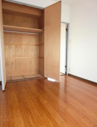 奥行きのあるクローゼットですね