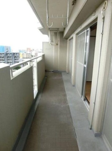 たくさんの洗濯物がほせる広さのバルコニーですね