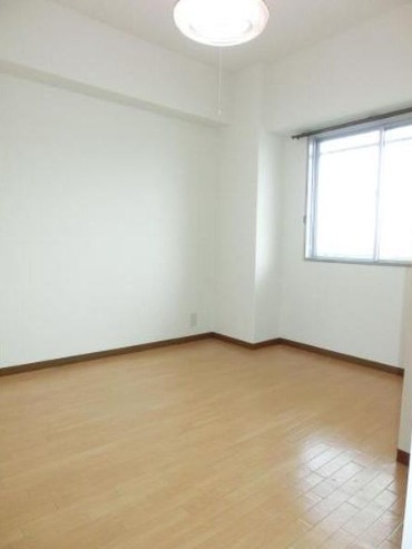 こちらは寝室にいかがですか