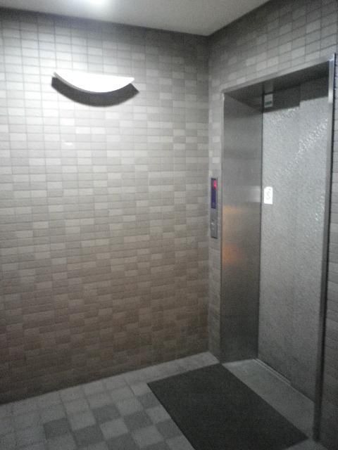 エレベーターはこちらです！