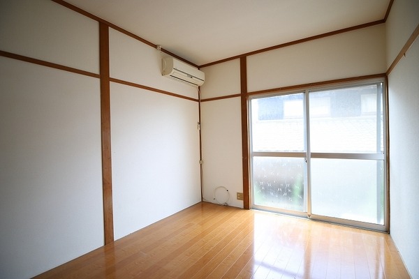 家具の配置に困らないリビングですね