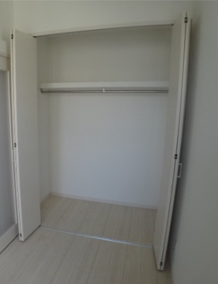 奥行きのあるクローゼット