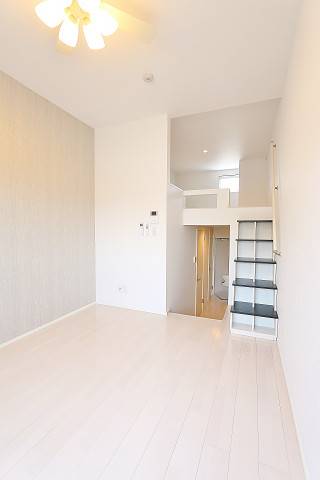 アクセントクロスがお洒落ですね