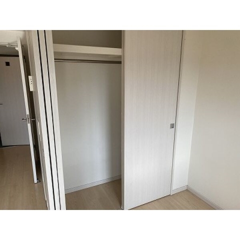 お洋服が多い方でもスッキリ収納できます