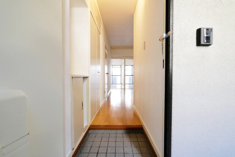 玄関収納もございます。