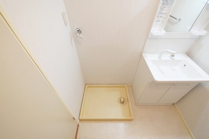 室内洗濯機置場完備。