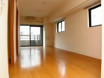 家具の配置がしやすいリビングですね