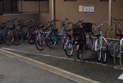 自転車はこちらへ