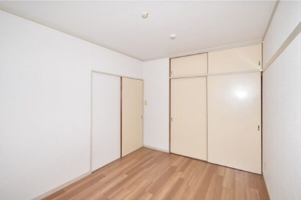 こちらは寝室にいかがでしょうか